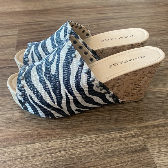Rampage zebra stripe canvas studded cork wedge size 10M Y2K mobwife gawdy ornate - Picture 3 of 8